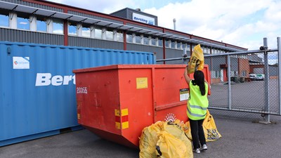 Bertling Sweden participates in local cleanup session