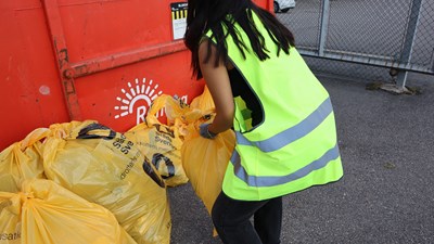 Bertling Sweden participates in local cleanup session
