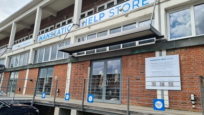 Bertling donates to Hanseatic Help and volunteers in one of their Help Stores