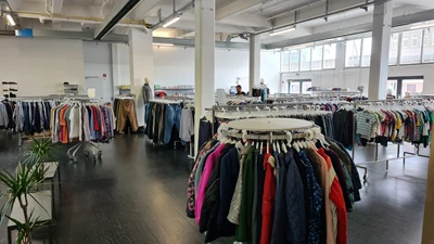 Bertling donates to Hanseatic Help and volunteers in one of their Help Stores