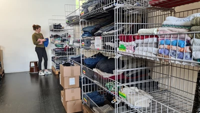 Bertling donates to Hanseatic Help and volunteers in one of their Help Stores