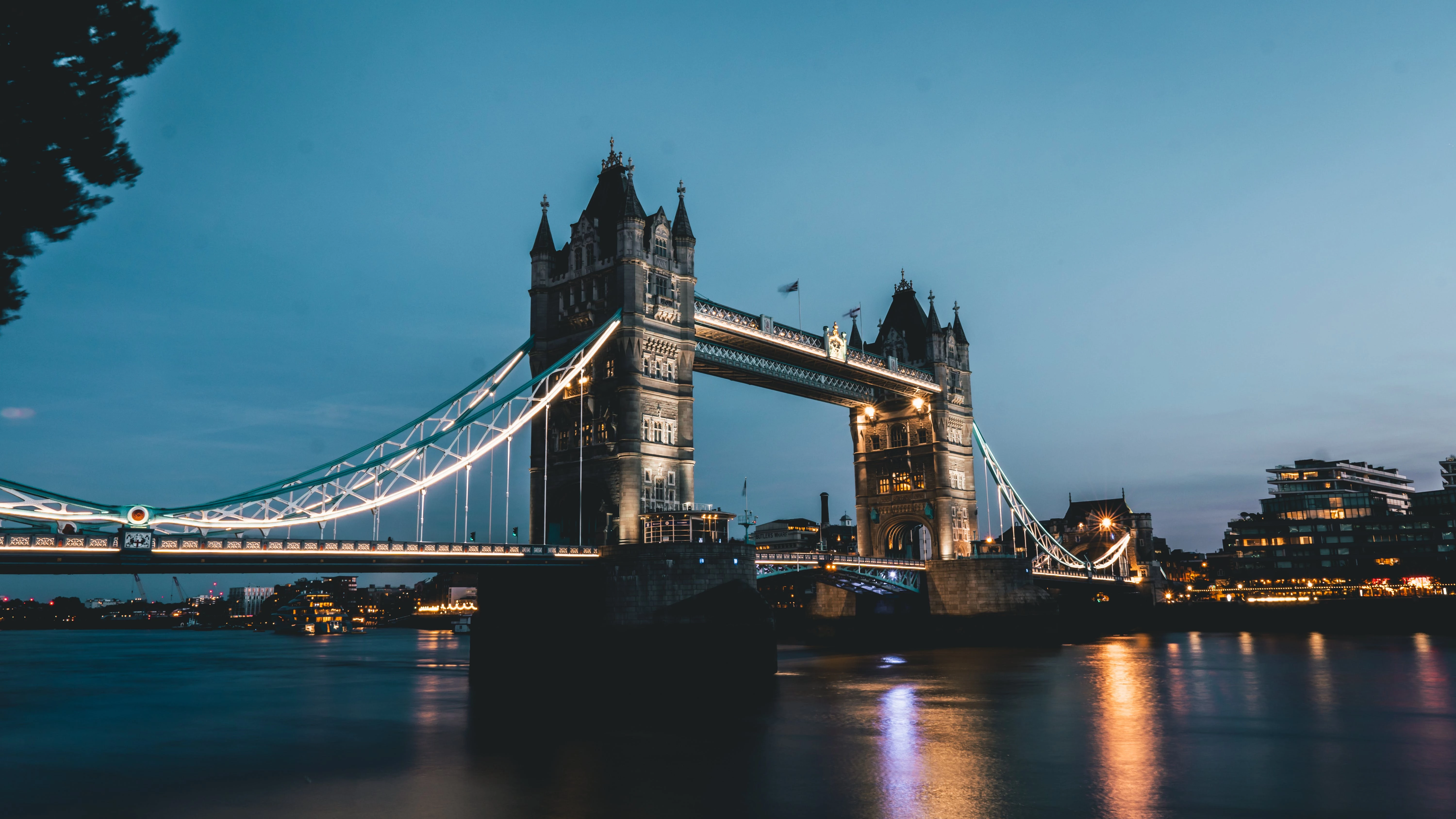 London bridge by night