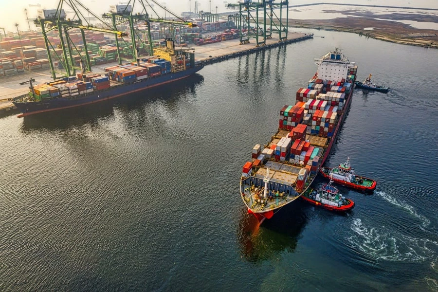 Container docking at port