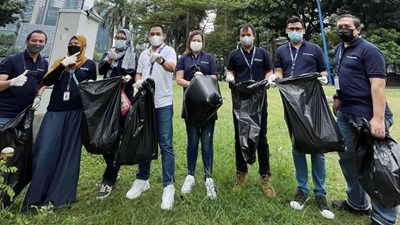 Bertling Indonesia participates in local cleanup session