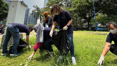 Bertling Indonesia participates in local cleanup session