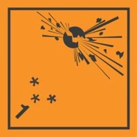Etikett för farligt gods klass 1 med orange bakgrund, svart ram och exploderande bombsymbol.